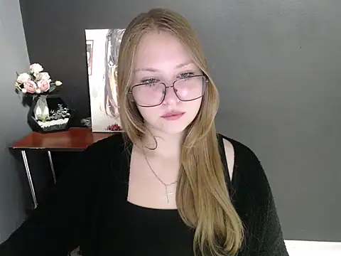 lady minx online show from 10.21.25