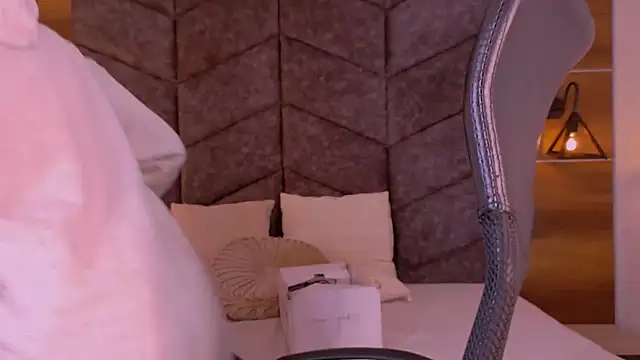 AmbarHills 1 online show from 11.06.25