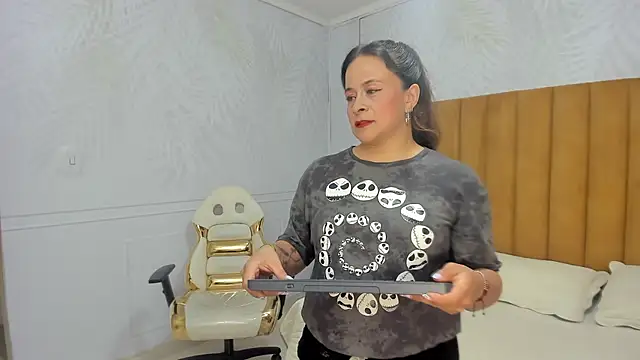 Snapshot of Daphne81_ chatting on 01.29.25 Daphne81  online show from 01.29.25