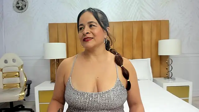 Snapshot of Daphne81_ chatting on 02.06.25 Daphne81  online show from 02.06.25