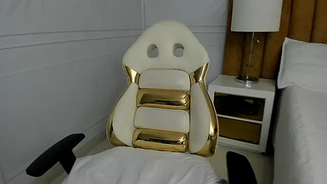 Snapshot of Daphne81_ chatting on 02.19.25 Daphne81  online show from 02.19.25