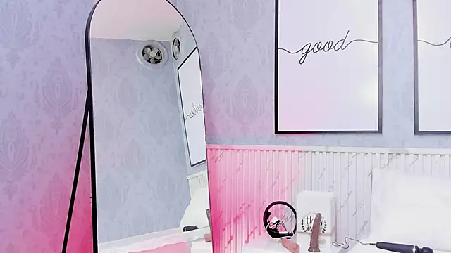 Snapshot of Daphne81_ chatting on 09.10.25 Daphne81  online show from 09.10.25