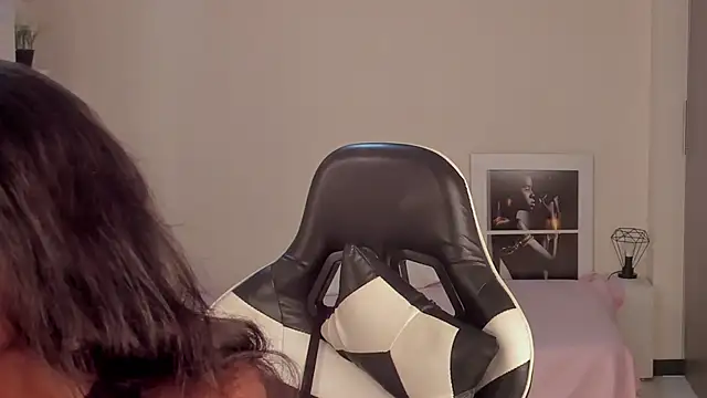 Snapshot of SavannahWildee chatting on 12.11.24 SavannahWildee online show from 12.11.24