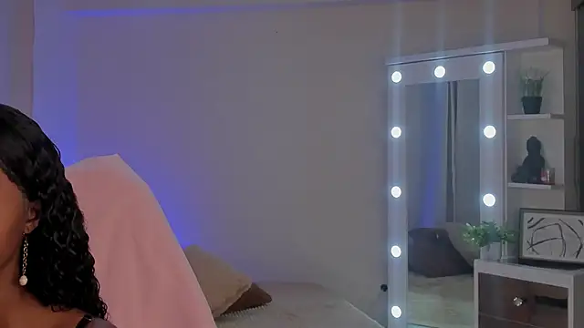 Snapshot of SavannahWildee chatting on 01.11.25 SavannahWildee online show from 01.11.25