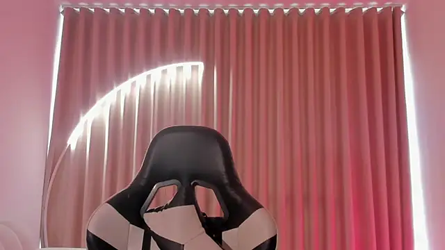 Snapshot of SavannahWildee chatting on 10.08.25 SavannahWildee online show from 10.08.25