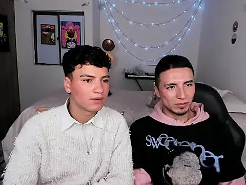 Snapshot of sweet_boys_xx chatting on 03.21.25 sweet boys xx online show from 03.21.25