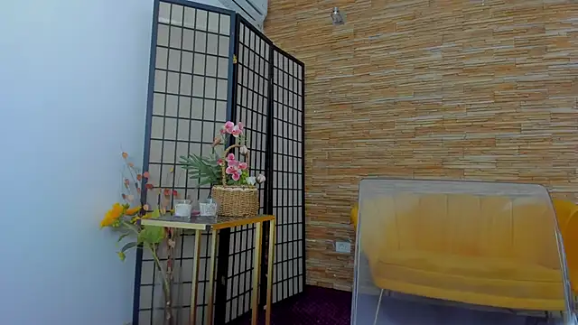 AishaRouhi online show from 09.10.25