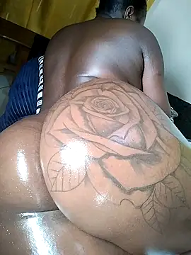 Hugemassivebootie online show from 03.14.25