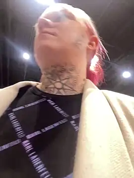 Snapshot of poussichienne chatting on 12.20.24 poussichienne online show from 12.20.24