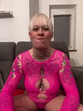 Snapshot of poussichienne chatting on 01.07.25 poussichienne online show from 01.07.25