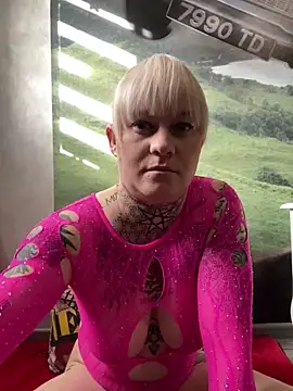 Snapshot of poussichienne chatting on 01.31.25 poussichienne online show from 01.31.25