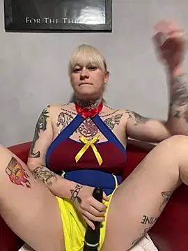 Snapshot of poussichienne chatting on 02.12.25 poussichienne online show from 02.12.25