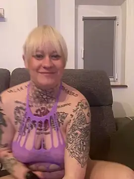 Snapshot of poussichienne chatting on 03.03.25 poussichienne online show from 03.03.25