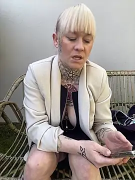 Snapshot of poussichienne chatting on 03.05.25 poussichienne online show from 03.05.25