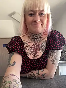 Snapshot of poussichienne chatting on 03.06.25 poussichienne online show from 03.06.25