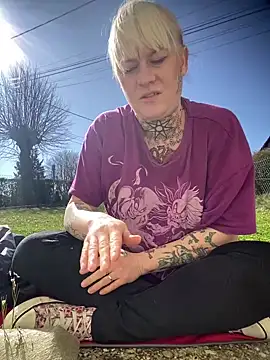 Snapshot of poussichienne chatting on 03.20.25 poussichienne online show from 03.20.25