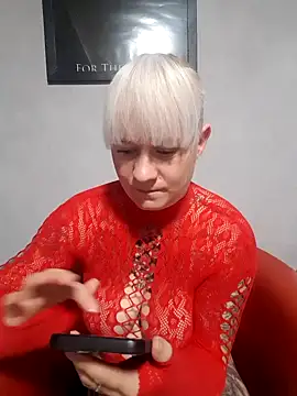 Snapshot of poussichienne chatting on 09.12.25 poussichienne online show from 09.12.25