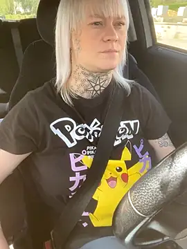 Snapshot of poussichienne chatting on 09.13.25 poussichienne online show from 09.13.25