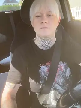 Snapshot of poussichienne chatting on 10.11.25 poussichienne online show from 10.11.25