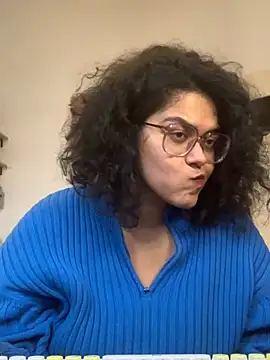 Snapshot of Curvydesifromgermany chatting on 01.28.25 Curvydesifromgermany online show from 01.28.25