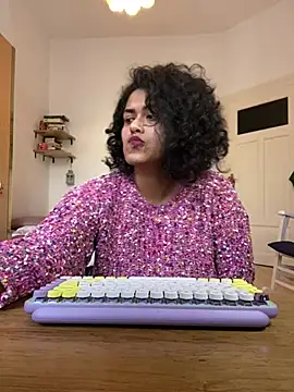 Snapshot of Curvydesifromgermany chatting on 02.04.25 Curvydesifromgermany online show from 02.04.25