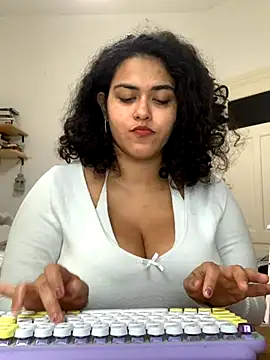 Snapshot of Curvydesifromgermany chatting on 09.11.25 Curvydesifromgermany online show from 09.11.25