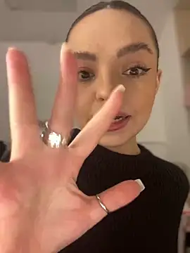 Snapshot of AnaWest chatting on 02.20.25 AnaWest online show from 02.20.25