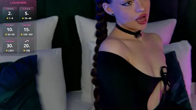 Snapshot of AnaWest chatting on 03.11.25 AnaWest online show from 03.11.25