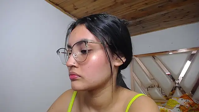 Snapshot of antonella_sweetlittle chatting on 01.05.25 antonella sweetlittle online show from 01.05.25