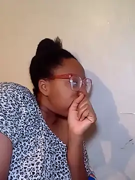 Snapshot of madamsensuale chatting on 01.24.25 madamsensuale online show from 01.24.25