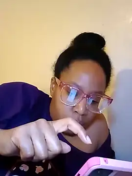 Snapshot of madamsensuale chatting on 02.15.25 madamsensuale online show from 02.15.25