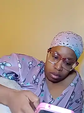 Snapshot of madamsensuale chatting on 02.22.25 madamsensuale online show from 02.22.25