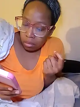 Snapshot of madamsensuale chatting on 03.01.25 madamsensuale online show from 03.01.25