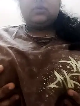 Snapshot of smile_pretty chatting on 12.10.24 smile pretty online show from 12.10.24