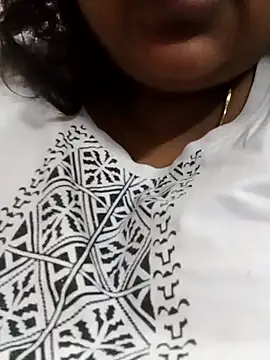 Snapshot of smile_pretty chatting on 12.23.24 smile pretty online show from 12.23.24