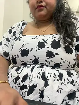 Snapshot of smile_pretty chatting on 02.20.25 smile pretty online show from 02.20.25