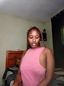 Snapshot of cutenipples chatting on 12.17.24 cutenipples online show from 12.17.24