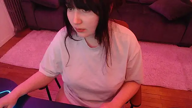 Snapshot of Lynylou chatting on 01.18.25 Lynylou online show from 01.18.25
