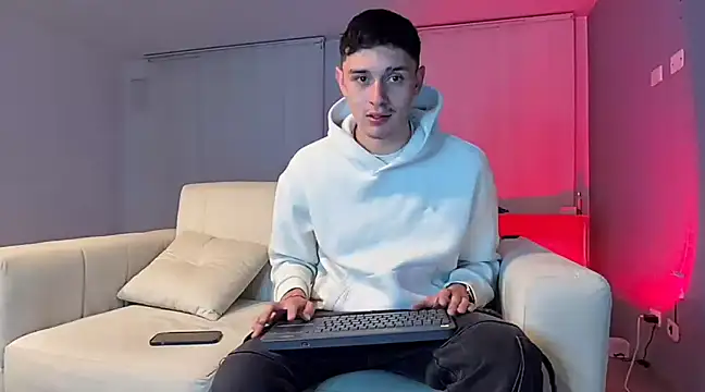 Snapshot of bastia_noooo chatting on 12.21.24 bastia noooo online show from 12.21.24