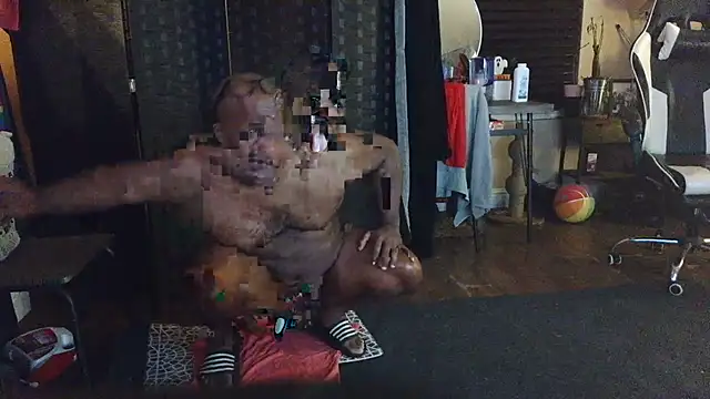 Snapshot of bigshh8 chatting on 10.07.25 bigshh8 online show from 10.07.25