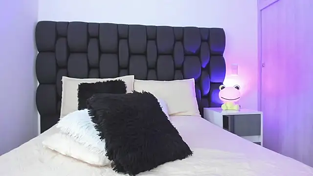 Snapshot of Cristel_Boom chatting on 01.10.25 Cristel Boom online show from 01.10.25