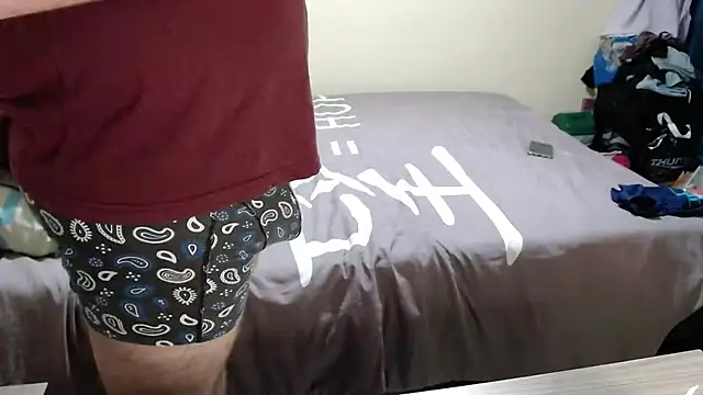 Snapshot of CrazyFrench2 chatting on 02.13.25 CrazyFrench2 online show from 02.13.25