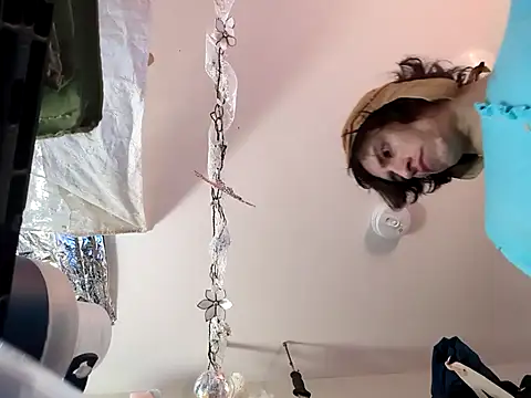 Snapshot of gurlnips chatting on 02.14.25 gurlnips online show from 02.14.25