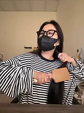 Snapshot of Jenni_nana chatting on 10.06.25 Jenni nana online show from 10.06.25