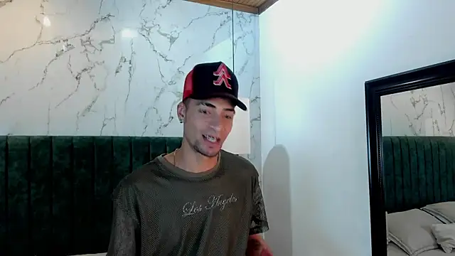 Snapshot of DrakeNeumann chatting on 03.17.25 DrakeNeumann online show from 03.17.25