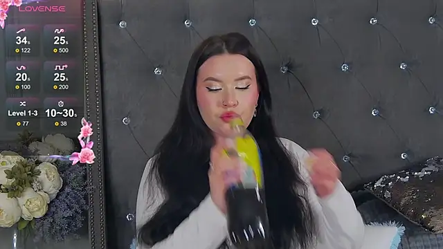 TrishaWinslet online show from 01.11.25