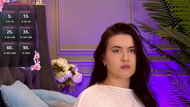 TrishaWinslet online show from 02.22.25