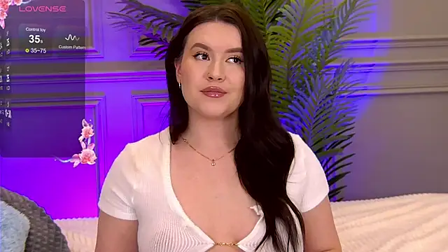 TrishaWinslet online show from 02.25.25