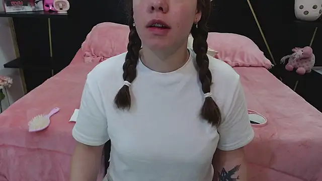 Snapshot of DanniAbbey chatting on 03.10.25 DanniAbbey online show from 03.10.25