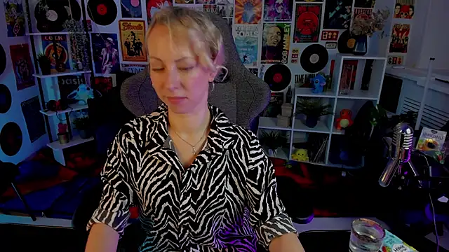 Snapshot of LylithSkye chatting on 01.05.25 LylithSkye online show from 01.05.25